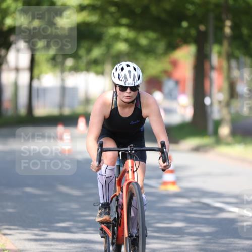 10.08.2025 - GEWOBA Citytriathlon Bremen Yannick Fuchs http://msf.ph/oto/8541449 10.08.2025 10:37:11 Radfahren 85, 121, 145, 381, 464 meine-sportfotos.de