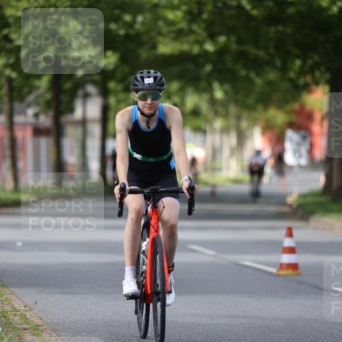 10.08.2025 - GEWOBA Citytriathlon Bremen Yannick Fuchs http://msf.ph/oto/8541461 10.08.2025 12:45:36 Radfahren 676, 724, 748, 771, 930, 939, 946, 1022 meine-sportfotos.de