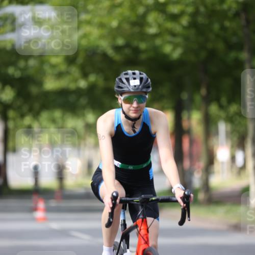 10.08.2025 - GEWOBA Citytriathlon Bremen Yannick Fuchs http://msf.ph/oto/8541470 10.08.2025 12:45:37 Radfahren 676, 724, 748, 771, 928, 930, 939, 946, 1022 meine-sportfotos.de