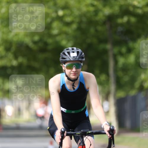 10.08.2025 - GEWOBA Citytriathlon Bremen Yannick Fuchs http://msf.ph/oto/8541472 10.08.2025 12:45:37 Radfahren 676, 724, 748, 771, 928, 930, 939, 946, 1022 meine-sportfotos.de