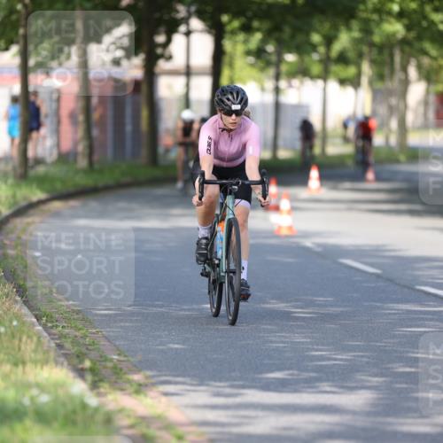 10.08.2025 - GEWOBA Citytriathlon Bremen Yannick Fuchs http://msf.ph/oto/8541502 10.08.2025 10:37:29 Radfahren 33, 49, 75, 121, 123, 145, 219, 455, 485 meine-sportfotos.de