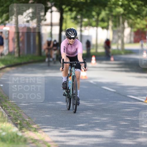 10.08.2025 - GEWOBA Citytriathlon Bremen Yannick Fuchs http://msf.ph/oto/8541505 10.08.2025 10:37:29 Radfahren 33, 49, 75, 121, 123, 145, 219, 455, 485 meine-sportfotos.de