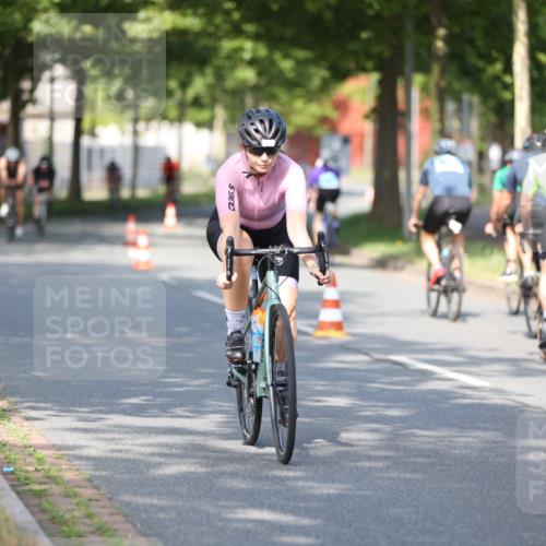 10.08.2025 - GEWOBA Citytriathlon Bremen Yannick Fuchs http://msf.ph/oto/8541510 10.08.2025 10:37:30 Radfahren 33, 49, 75, 121, 123, 145, 219, 455, 485 meine-sportfotos.de
