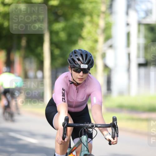 10.08.2025 - GEWOBA Citytriathlon Bremen Yannick Fuchs http://msf.ph/oto/8541520 10.08.2025 10:37:31 Radfahren 33, 49, 75, 121, 123, 145, 219, 455, 485 meine-sportfotos.de