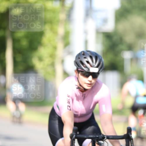 10.08.2025 - GEWOBA Citytriathlon Bremen Yannick Fuchs http://msf.ph/oto/8541523 10.08.2025 10:37:31 Radfahren 33, 49, 75, 121, 123, 145, 219, 455, 485 meine-sportfotos.de