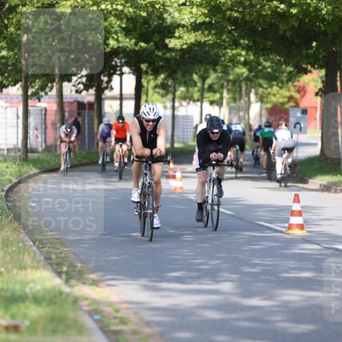 10.08.2025 - GEWOBA Citytriathlon Bremen Yannick Fuchs http://msf.ph/oto/8541529 10.08.2025 10:37:33 Radfahren 33, 49, 75, 121, 123, 145, 219, 455, 485 meine-sportfotos.de