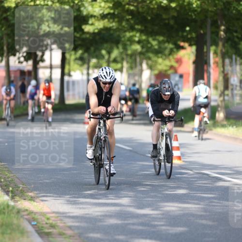 10.08.2025 - GEWOBA Citytriathlon Bremen Yannick Fuchs http://msf.ph/oto/8541533 10.08.2025 10:37:34 Radfahren 33, 49, 75, 121, 123, 145, 219, 375, 455, 485 meine-sportfotos.de