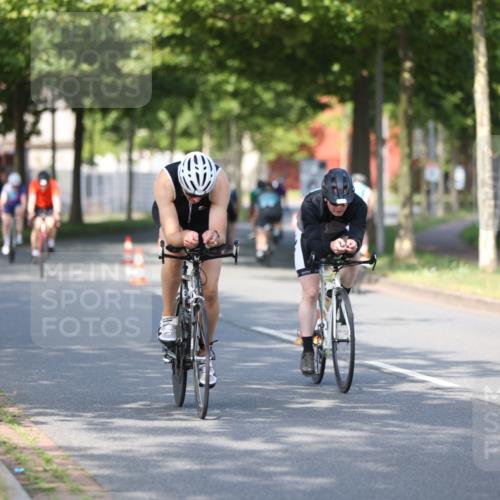 10.08.2025 - GEWOBA Citytriathlon Bremen Yannick Fuchs http://msf.ph/oto/8541536 10.08.2025 10:37:34 Radfahren 33, 49, 75, 121, 123, 145, 219, 375, 455, 485 meine-sportfotos.de