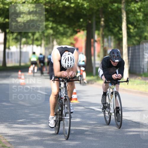 10.08.2025 - GEWOBA Citytriathlon Bremen Yannick Fuchs http://msf.ph/oto/8541541 10.08.2025 10:37:34 Radfahren 33, 49, 75, 121, 123, 145, 219, 375, 455, 485 meine-sportfotos.de