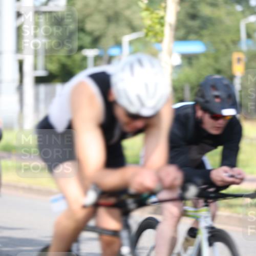 10.08.2025 - GEWOBA Citytriathlon Bremen Yannick Fuchs http://msf.ph/oto/8541554 10.08.2025 10:37:35 Radfahren 33, 49, 75, 121, 123, 145, 219, 375, 455, 485 meine-sportfotos.de