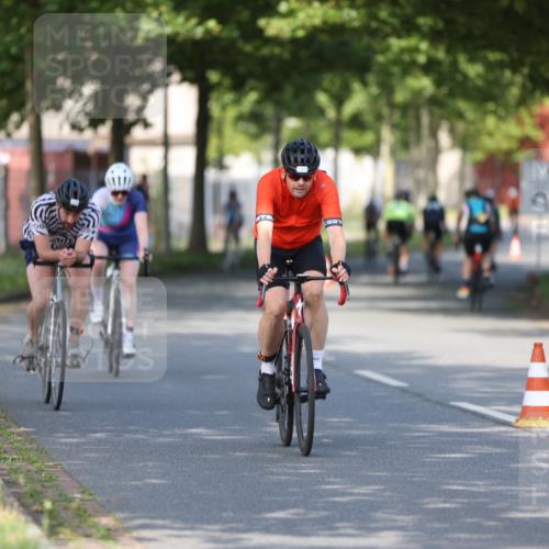 10.08.2025 - GEWOBA Citytriathlon Bremen Yannick Fuchs http://msf.ph/oto/8541557 10.08.2025 10:37:36 Radfahren 33, 49, 75, 121, 123, 145, 219, 375, 455, 474, 485 meine-sportfotos.de