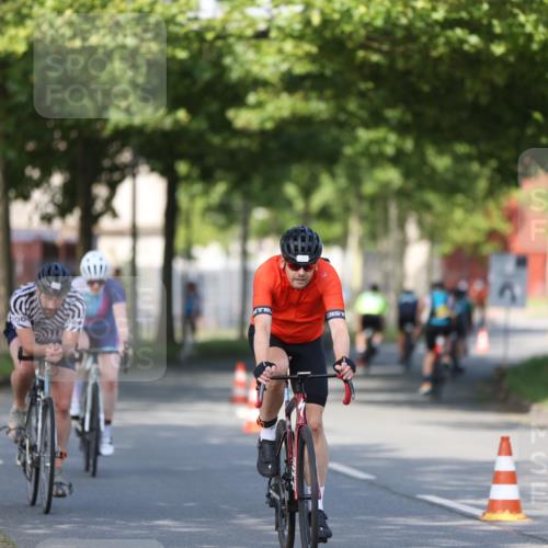 10.08.2025 - GEWOBA Citytriathlon Bremen Yannick Fuchs http://msf.ph/oto/8541560 10.08.2025 10:37:36 Radfahren 33, 49, 75, 121, 123, 145, 219, 375, 455, 474, 485 meine-sportfotos.de