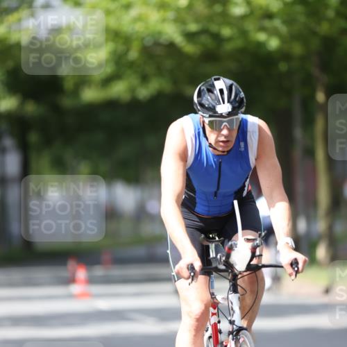 10.08.2025 - GEWOBA Citytriathlon Bremen Yannick Fuchs http://msf.ph/oto/8541575 10.08.2025 12:45:52 Radfahren 574, 651, 674, 685, 697, 748, 771, 812, 898, 928, 929 meine-sportfotos.de