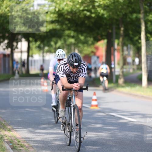 10.08.2025 - GEWOBA Citytriathlon Bremen Yannick Fuchs http://msf.ph/oto/8541576 10.08.2025 10:37:38 Radfahren 33, 49, 75, 123, 219, 375, 455, 474, 485, 501 meine-sportfotos.de