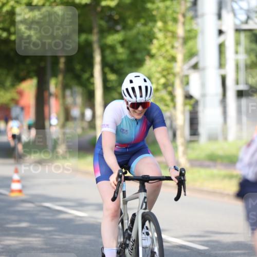 10.08.2025 - GEWOBA Citytriathlon Bremen Yannick Fuchs http://msf.ph/oto/8541582 10.08.2025 10:37:39 Radfahren 33, 49, 75, 123, 219, 375, 455, 474, 485, 501 meine-sportfotos.de