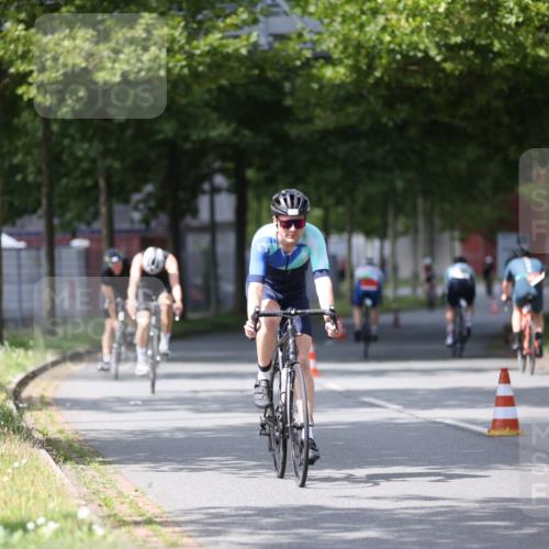 10.08.2025 - GEWOBA Citytriathlon Bremen Yannick Fuchs http://msf.ph/oto/8541593 10.08.2025 12:45:54 Radfahren 574, 651, 674, 685, 697, 748, 771, 812, 898, 928, 929 meine-sportfotos.de