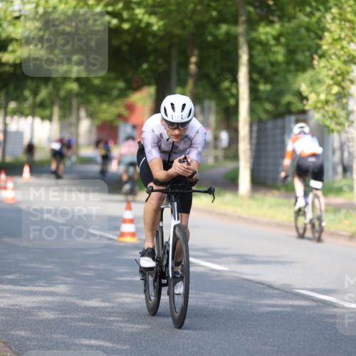 10.08.2025 - GEWOBA Citytriathlon Bremen Yannick Fuchs http://msf.ph/oto/8541598 10.08.2025 10:37:43 Radfahren 33, 49, 69, 75, 123, 219, 375, 402, 458, 474, 485, 501 meine-sportfotos.de