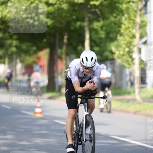 10.08.2025 - GEWOBA Citytriathlon Bremen Yannick Fuchs http://msf.ph/oto/8541601 10.08.2025 10:37:44 Radfahren 33, 49, 69, 75, 123, 219, 375, 402, 458, 474, 485, 501 meine-sportfotos.de