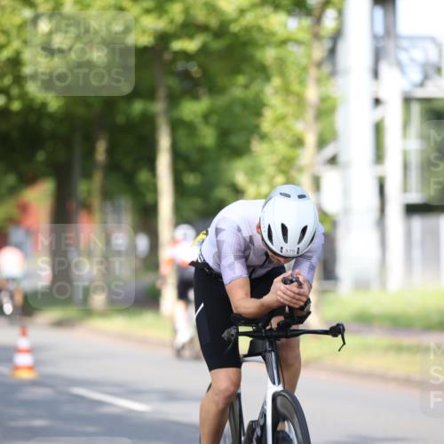 10.08.2025 - GEWOBA Citytriathlon Bremen Yannick Fuchs http://msf.ph/oto/8541604 10.08.2025 10:37:44 Radfahren 33, 49, 69, 75, 123, 219, 375, 402, 458, 474, 485, 501 meine-sportfotos.de