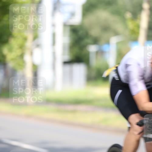 10.08.2025 - GEWOBA Citytriathlon Bremen Yannick Fuchs http://msf.ph/oto/8541613 10.08.2025 10:37:44 Radfahren 33, 49, 69, 75, 123, 219, 375, 402, 458, 474, 485, 501 meine-sportfotos.de