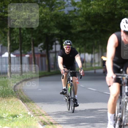 10.08.2025 - GEWOBA Citytriathlon Bremen Yannick Fuchs http://msf.ph/oto/8541618 10.08.2025 12:45:57 Radfahren 574, 651, 674, 685, 697, 748, 771, 812, 898, 928, 929 meine-sportfotos.de