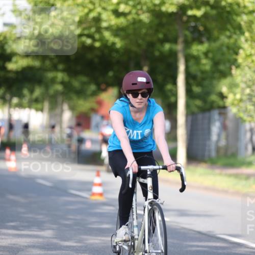 10.08.2025 - GEWOBA Citytriathlon Bremen Yannick Fuchs http://msf.ph/oto/8541619 10.08.2025 10:37:45 Radfahren 33, 49, 69, 75, 123, 219, 375, 402, 458, 474, 485, 501 meine-sportfotos.de