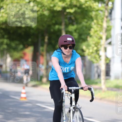 10.08.2025 - GEWOBA Citytriathlon Bremen Yannick Fuchs http://msf.ph/oto/8541621 10.08.2025 10:37:45 Radfahren 33, 49, 69, 75, 123, 219, 375, 402, 458, 474, 485, 501 meine-sportfotos.de