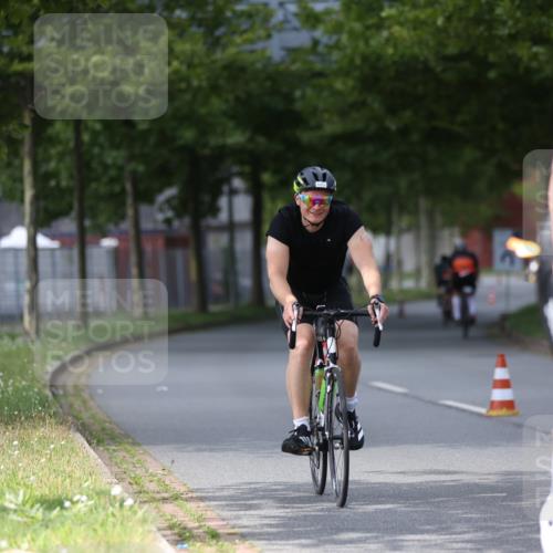 10.08.2025 - GEWOBA Citytriathlon Bremen Yannick Fuchs http://msf.ph/oto/8541623 10.08.2025 12:45:57 Radfahren 574, 651, 674, 685, 697, 748, 771, 812, 898, 928, 929 meine-sportfotos.de
