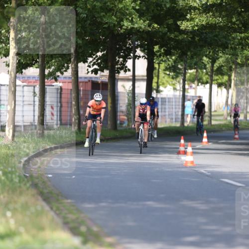 10.08.2025 - GEWOBA Citytriathlon Bremen Yannick Fuchs http://msf.ph/oto/8541628 10.08.2025 10:37:47 Radfahren 33, 49, 69, 75, 123, 219, 375, 402, 458, 474, 485, 501 meine-sportfotos.de