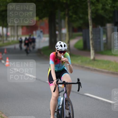 10.08.2025 - GEWOBA Citytriathlon Bremen Yannick Fuchs http://msf.ph/oto/8541638 10.08.2025 12:46:05 Radfahren 674, 685, 697, 929, 1011 meine-sportfotos.de