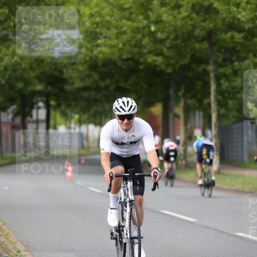 10.08.2025 - GEWOBA Citytriathlon Bremen Yannick Fuchs http://msf.ph/oto/8541669 10.08.2025 12:46:23 Radfahren 625, 948, 1011 meine-sportfotos.de