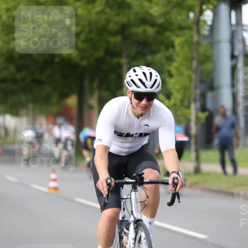 10.08.2025 - GEWOBA Citytriathlon Bremen Yannick Fuchs http://msf.ph/oto/8541673 10.08.2025 12:46:23 Radfahren 625, 948, 1011 meine-sportfotos.de