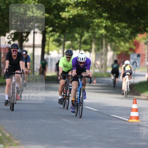 10.08.2025 - GEWOBA Citytriathlon Bremen Yannick Fuchs http://msf.ph/oto/8541675 10.08.2025 10:38:16 Radfahren 5, 19, 93, 101, 207, 247, 391, 463, 482 meine-sportfotos.de