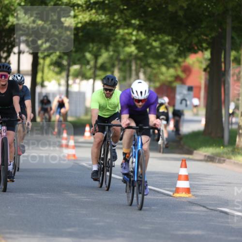 10.08.2025 - GEWOBA Citytriathlon Bremen Yannick Fuchs http://msf.ph/oto/8541678 10.08.2025 10:38:17 Radfahren 5, 19, 93, 101, 207, 247, 391, 463, 482 meine-sportfotos.de