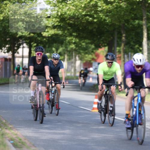 10.08.2025 - GEWOBA Citytriathlon Bremen Yannick Fuchs http://msf.ph/oto/8541688 10.08.2025 10:38:17 Radfahren 5, 19, 93, 101, 207, 247, 391, 463, 482 meine-sportfotos.de