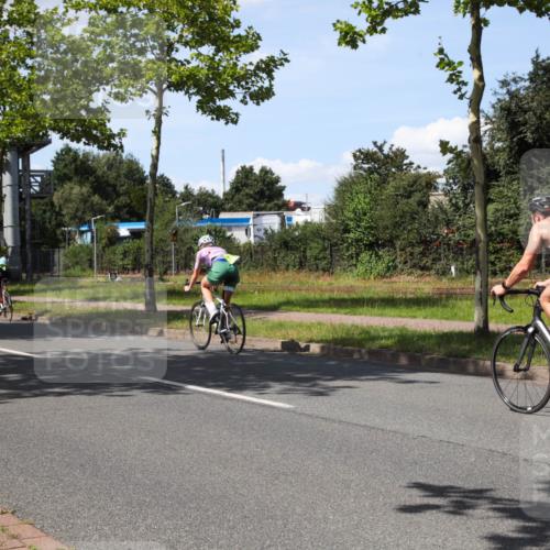 10.08.2025 - GEWOBA Citytriathlon Bremen Yannick Fuchs http://msf.ph/oto/8541695 10.08.2025 14:30:03 Radfahren 42, 95, 112, 183, 275, 315, 327, 337, 400, 402, 429, 454, 468 meine-sportfotos.de