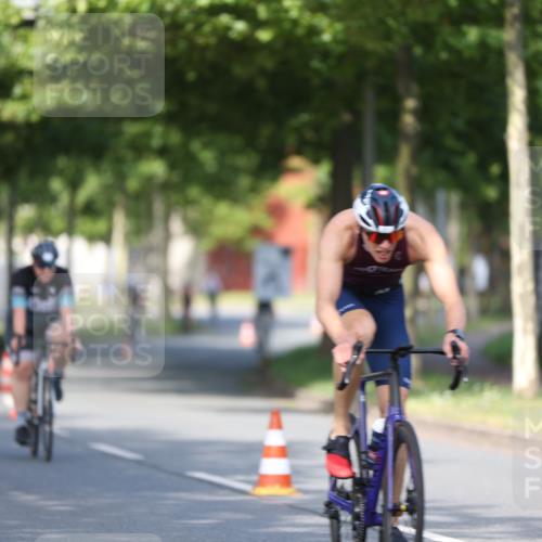 10.08.2025 - GEWOBA Citytriathlon Bremen Yannick Fuchs http://msf.ph/oto/8541727 10.08.2025 10:38:21 Radfahren 5, 19, 93, 101, 207, 211, 247, 391, 463, 475, 482 meine-sportfotos.de