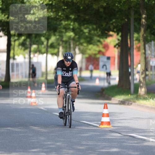 10.08.2025 - GEWOBA Citytriathlon Bremen Yannick Fuchs http://msf.ph/oto/8541730 10.08.2025 10:38:22 Radfahren 5, 19, 93, 101, 207, 211, 247, 391, 463, 475, 482 meine-sportfotos.de