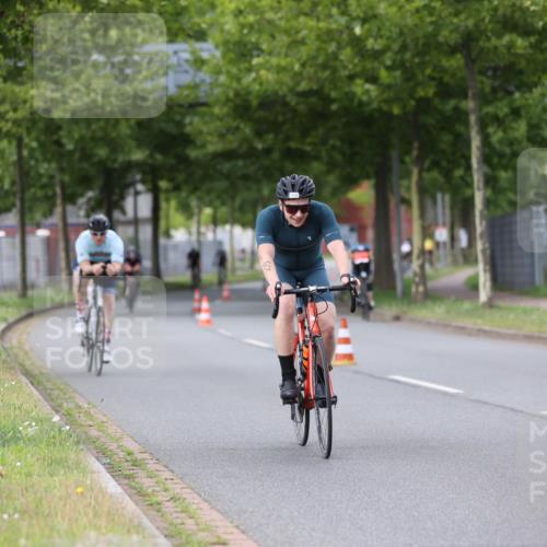 10.08.2025 - GEWOBA Citytriathlon Bremen Yannick Fuchs http://msf.ph/oto/8541745 10.08.2025 12:46:41 Radfahren 576, 605, 799, 823, 903, 918, 962, 1007, 1020 meine-sportfotos.de