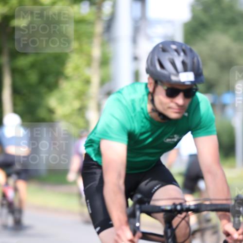10.08.2025 - GEWOBA Citytriathlon Bremen Yannick Fuchs http://msf.ph/oto/8541747 10.08.2025 10:38:24 Radfahren 5, 19, 93, 101, 207, 211, 247, 391, 463, 475, 482, 513 meine-sportfotos.de