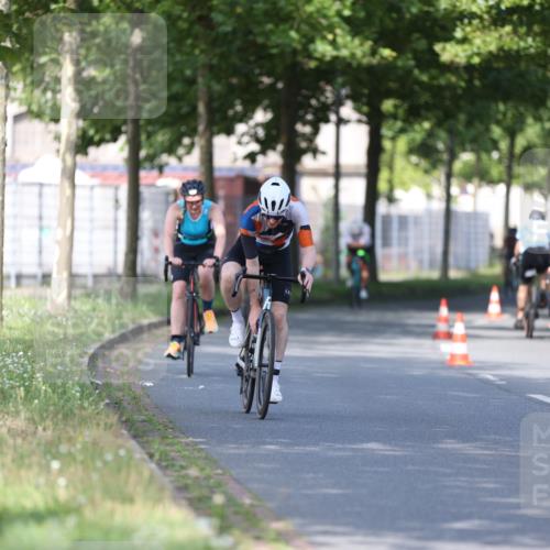 10.08.2025 - GEWOBA Citytriathlon Bremen Yannick Fuchs http://msf.ph/oto/8541758 10.08.2025 10:38:29 Radfahren 5, 19, 93, 101, 163, 207, 211, 247, 391, 463, 475, 513 meine-sportfotos.de