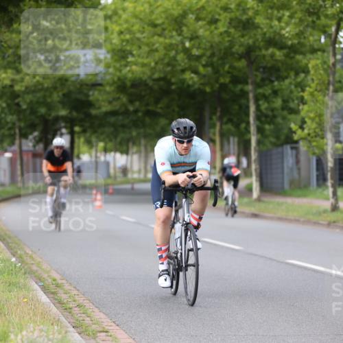10.08.2025 - GEWOBA Citytriathlon Bremen Yannick Fuchs http://msf.ph/oto/8541760 10.08.2025 12:46:43 Radfahren 576, 605, 799, 823, 903, 918, 962, 1007, 1020 meine-sportfotos.de