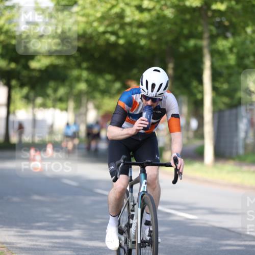 10.08.2025 - GEWOBA Citytriathlon Bremen Yannick Fuchs http://msf.ph/oto/8541779 10.08.2025 10:38:31 Radfahren 5, 19, 63, 93, 101, 163, 207, 211, 391, 463, 475, 513 meine-sportfotos.de
