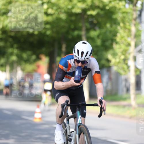 10.08.2025 - GEWOBA Citytriathlon Bremen Yannick Fuchs http://msf.ph/oto/8541781 10.08.2025 10:38:31 Radfahren 5, 19, 63, 93, 101, 163, 207, 211, 391, 463, 475, 513 meine-sportfotos.de