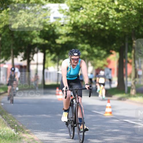 10.08.2025 - GEWOBA Citytriathlon Bremen Yannick Fuchs http://msf.ph/oto/8541788 10.08.2025 10:38:32 Radfahren 5, 19, 63, 93, 101, 163, 211, 391, 463, 475, 513 meine-sportfotos.de