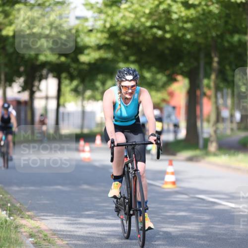10.08.2025 - GEWOBA Citytriathlon Bremen Yannick Fuchs http://msf.ph/oto/8541792 10.08.2025 10:38:32 Radfahren 5, 19, 63, 93, 101, 163, 211, 391, 463, 475, 513 meine-sportfotos.de