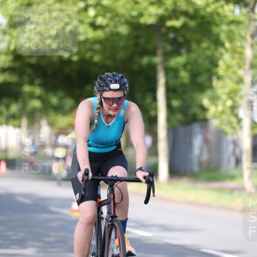 10.08.2025 - GEWOBA Citytriathlon Bremen Yannick Fuchs http://msf.ph/oto/8541795 10.08.2025 10:38:33 Radfahren 5, 31, 63, 101, 163, 211, 391, 429, 463, 475, 513 meine-sportfotos.de