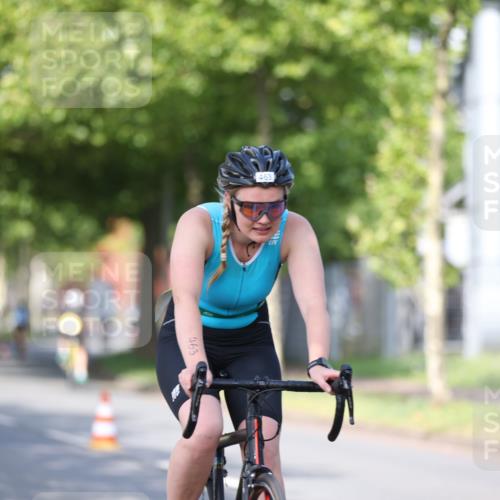 10.08.2025 - GEWOBA Citytriathlon Bremen Yannick Fuchs http://msf.ph/oto/8541798 10.08.2025 10:38:33 Radfahren 5, 31, 63, 101, 163, 211, 391, 429, 463, 475, 513 meine-sportfotos.de