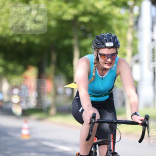 10.08.2025 - GEWOBA Citytriathlon Bremen Yannick Fuchs http://msf.ph/oto/8541802 10.08.2025 10:38:33 Radfahren 5, 31, 63, 101, 163, 211, 391, 429, 463, 475, 513 meine-sportfotos.de