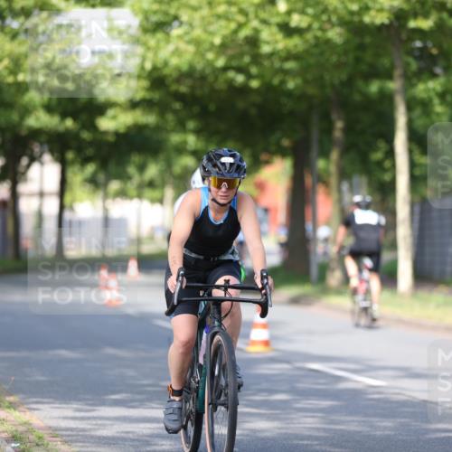 10.08.2025 - GEWOBA Citytriathlon Bremen Yannick Fuchs http://msf.ph/oto/8541815 10.08.2025 10:38:35 Radfahren 5, 31, 63, 101, 163, 211, 391, 429, 443, 463, 475, 513 meine-sportfotos.de